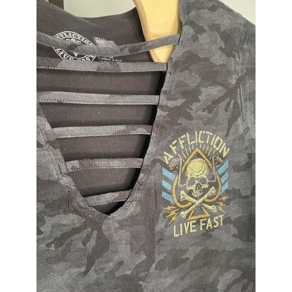 Women's Affliction dark camo graphic short sleeve blouse size small - Picture 2 of 4